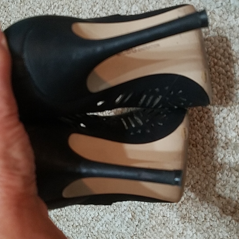 BCBG Cut Out Black Pumps - Picture 6 of 6